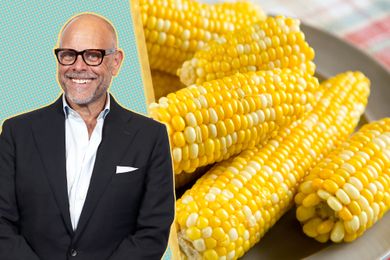 Alton Brown alongside a plate of corn on the cob