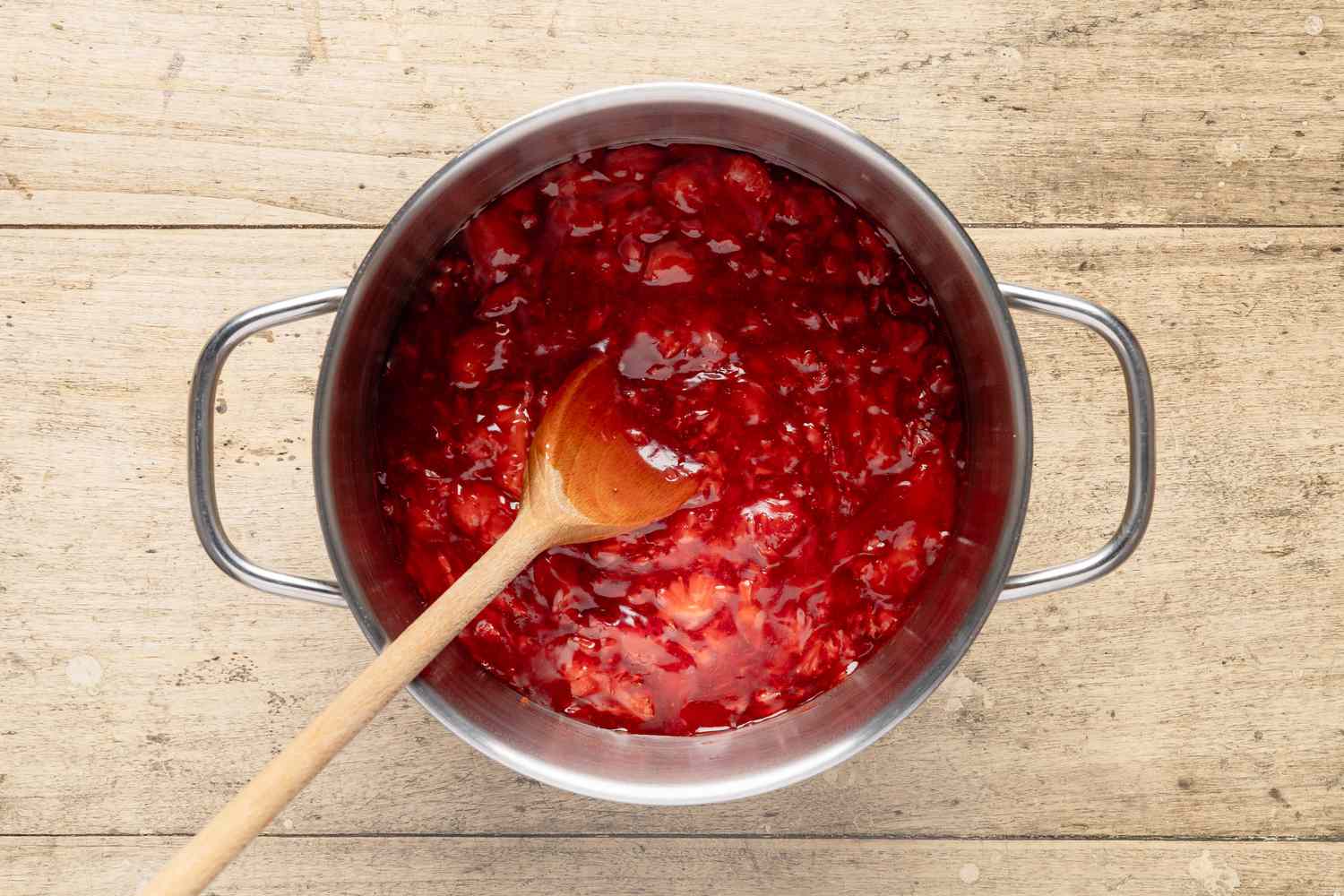 jammy strawberry filling in a pot for fresh strawberry pie recipe