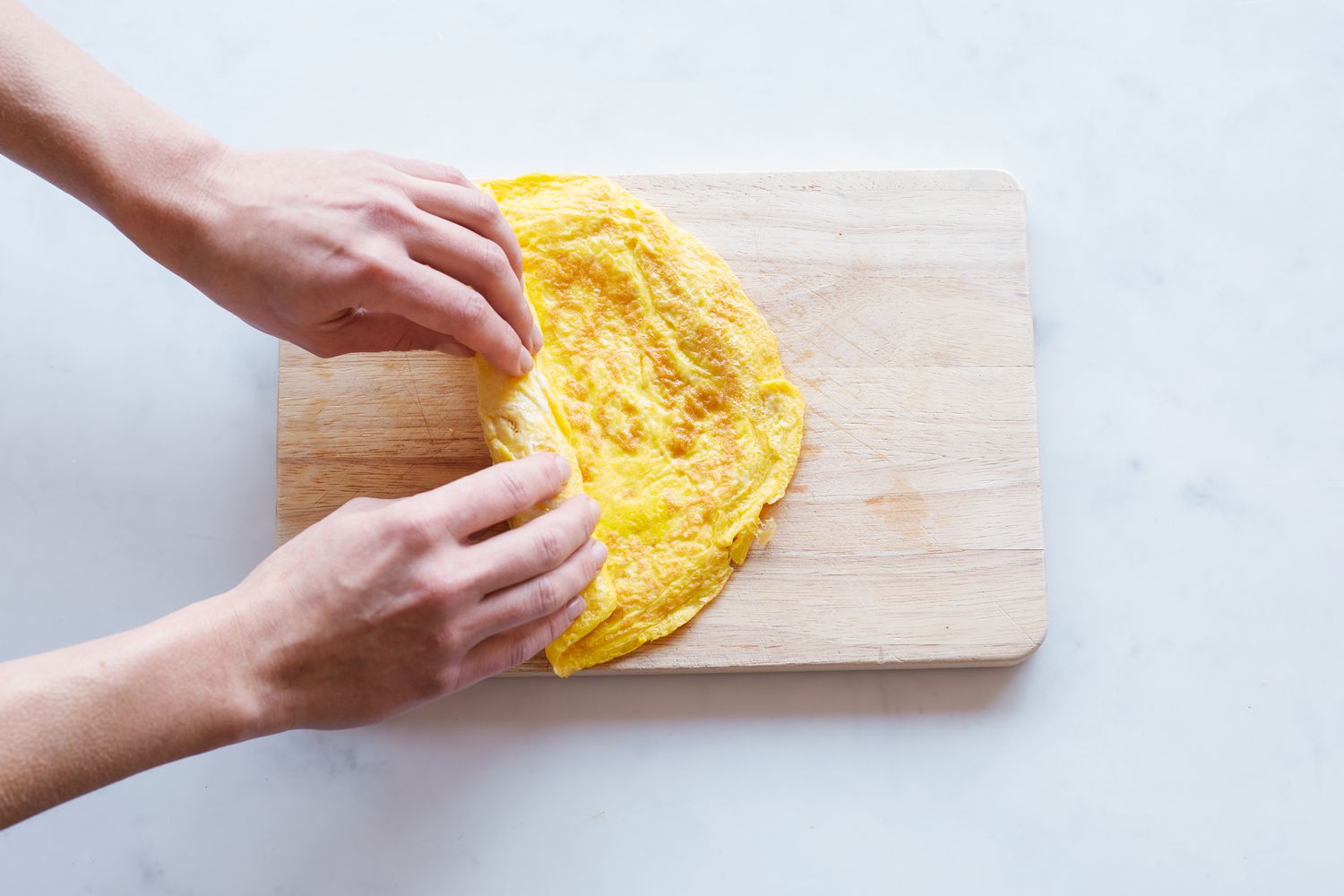 Rolling an omelet for rice cake soup.