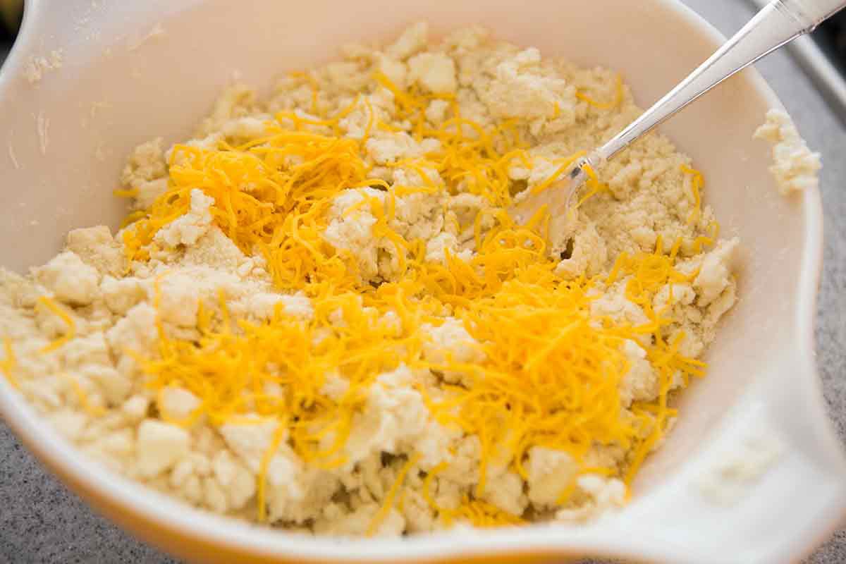 no-fail-pastry-crust-cheddar-method-4