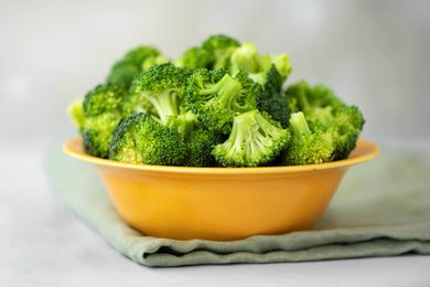 Bowl of broccoli florrets on a kitchen towel