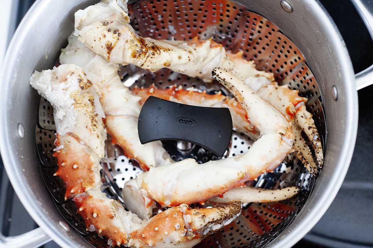 How to cook crab legs in a pot.