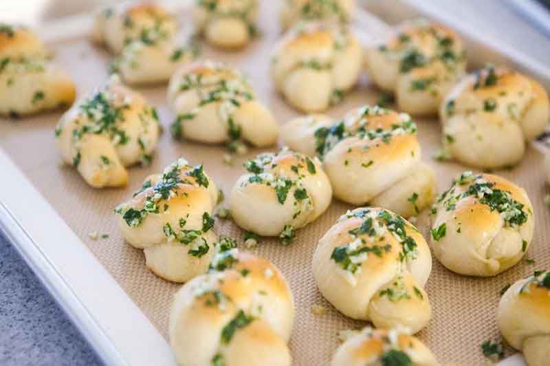 garlic-knots-method-10