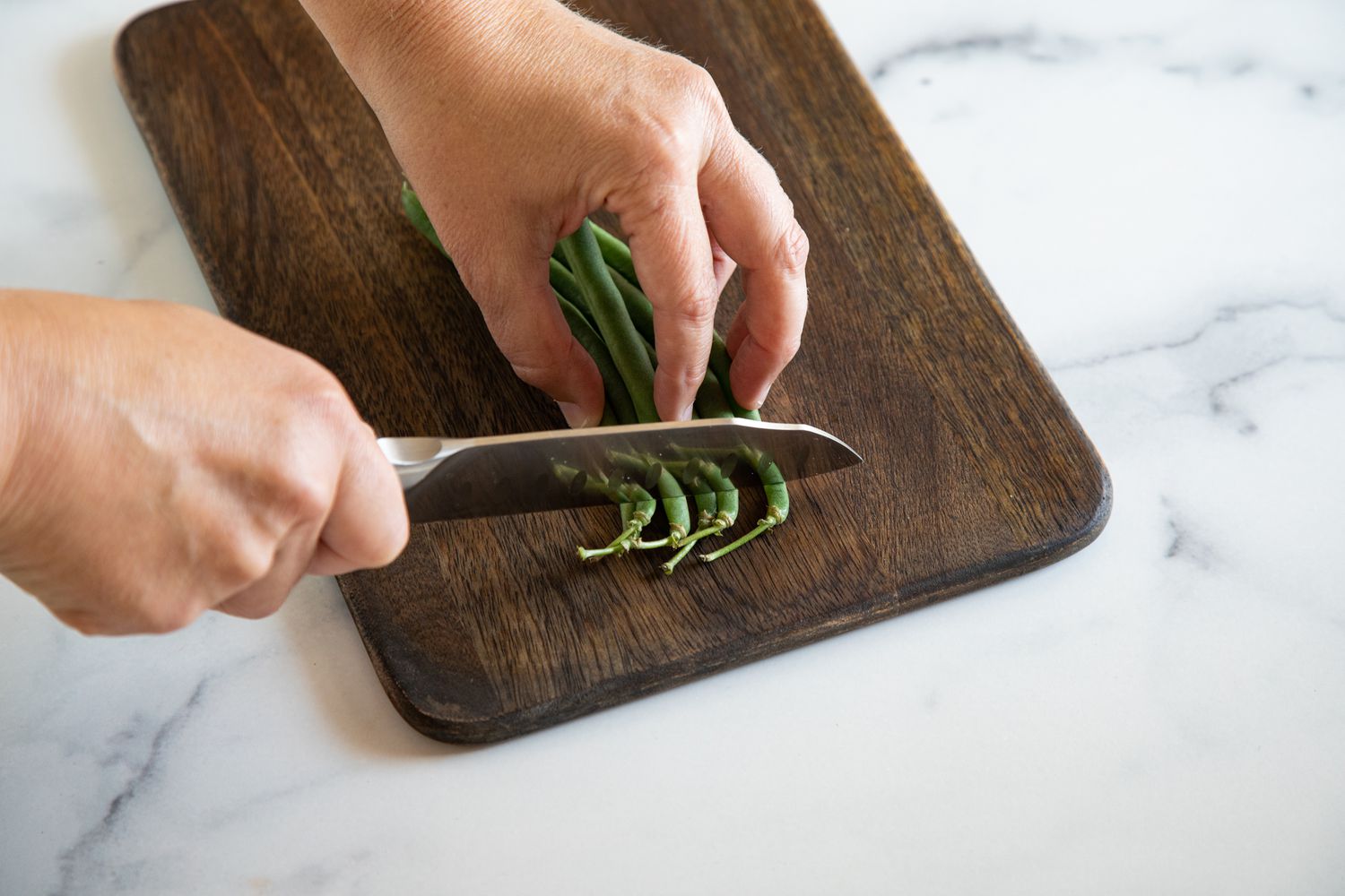 Trimming green bean ends