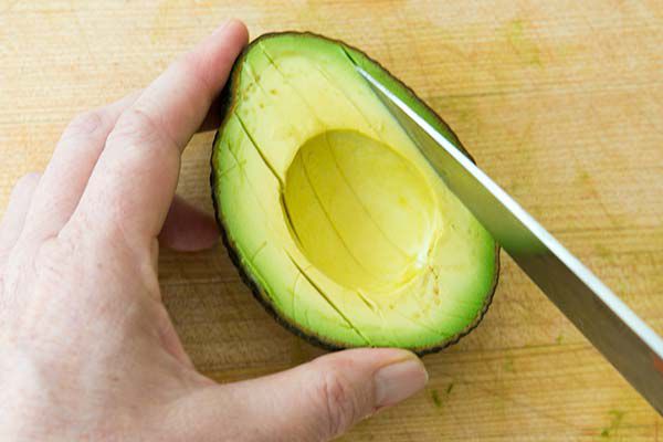 slicing-avocado-method-1
