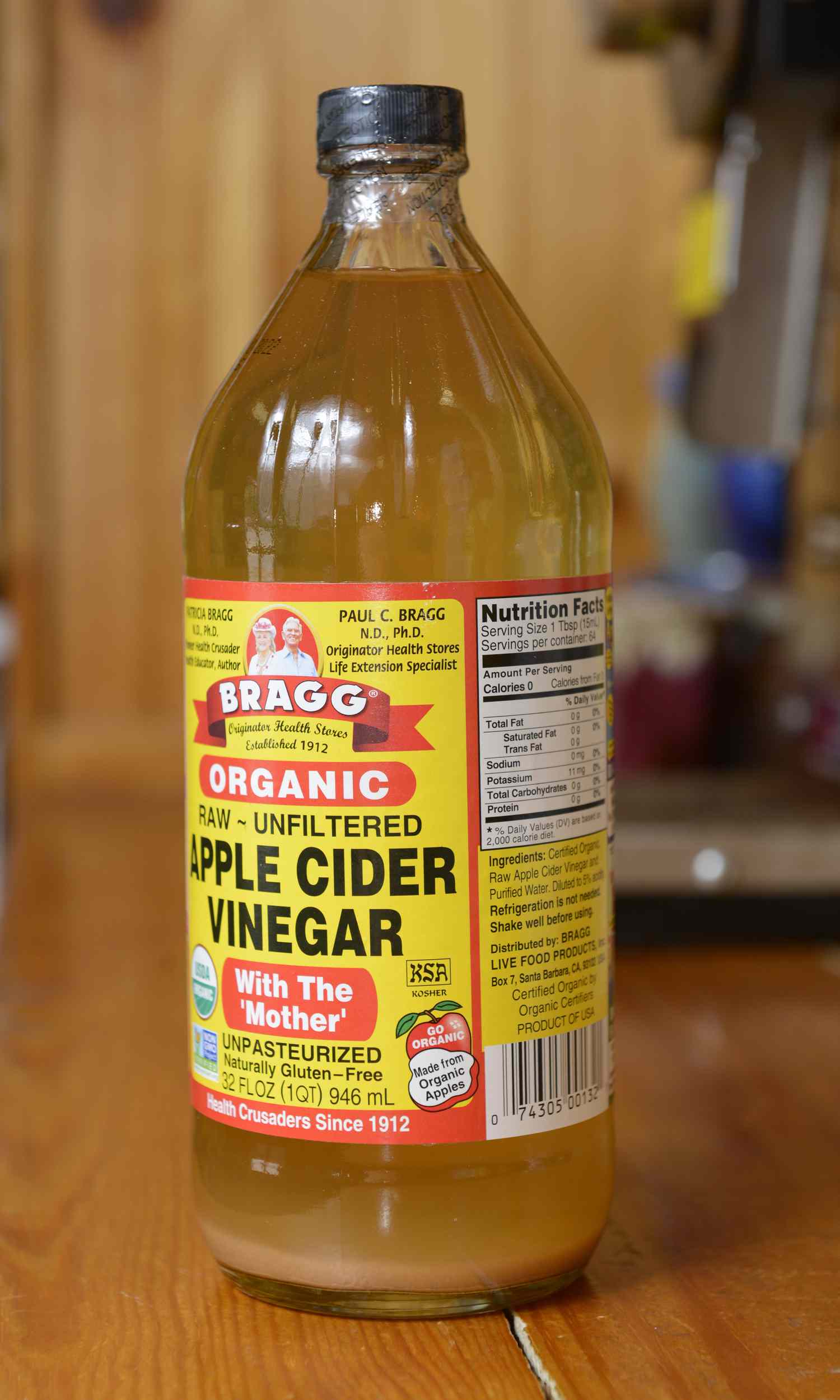 A bottle of Bragg apple cider vinegar