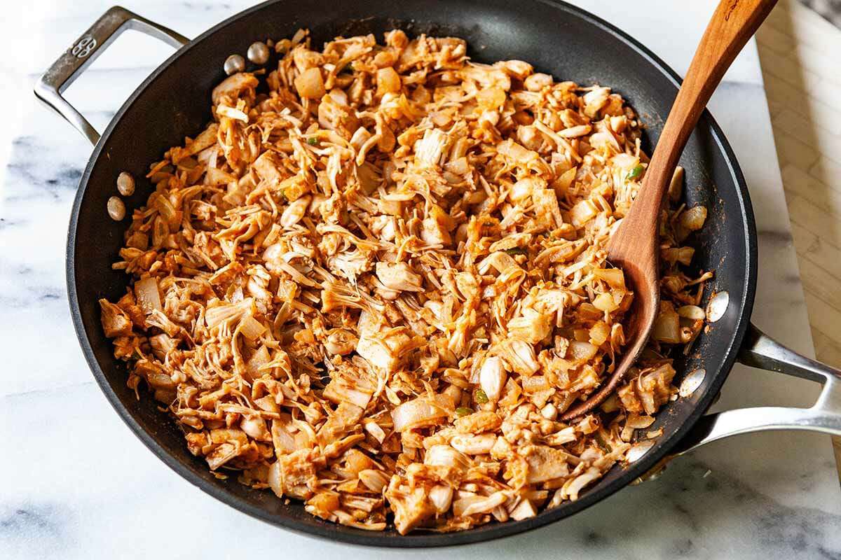 Vegan Jackfruit Tacos cook the jackfruit with barbecue sauce and spices