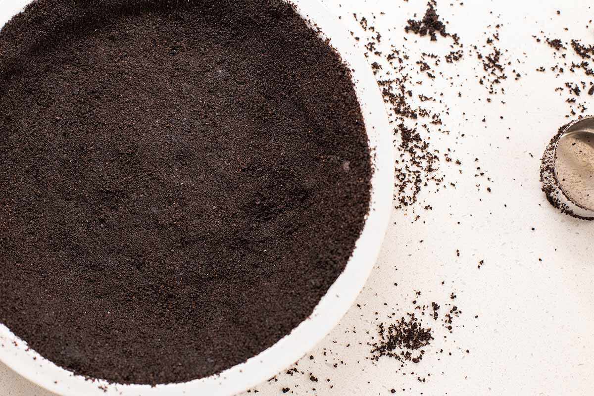 Easy Peanut Butter Pie bake the crust