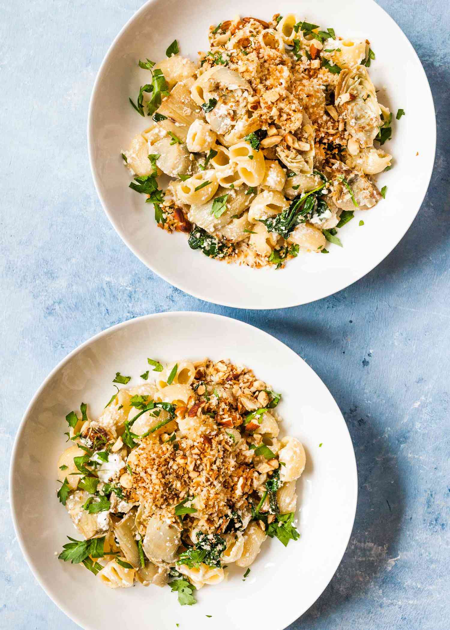 Pasta with artichoke hearts and spinach