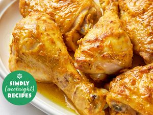 Cooked chicken drumsticks served on a white plate