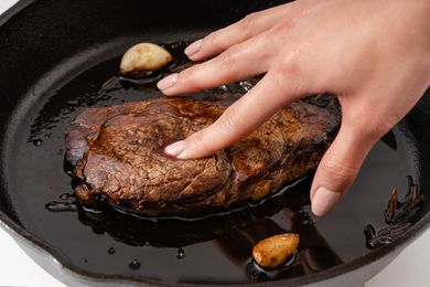 The Finger Test to Check the Doneness of Meat