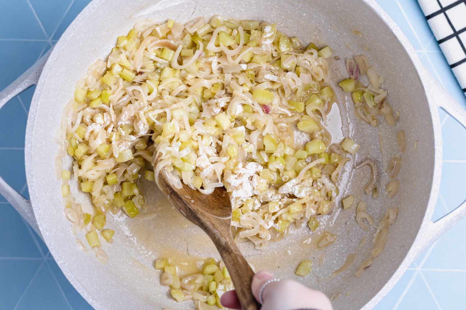 Cooked leeks in a pot