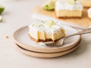 Styled key lime bars