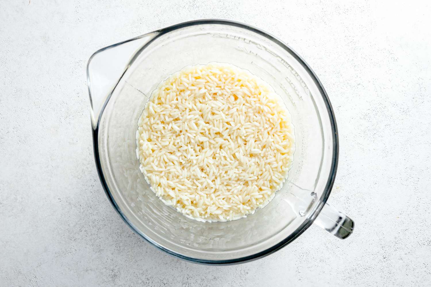 Microwave Safe Measuring Bowl with Cooked White Rice for Microwave Arroz Verde Recipe