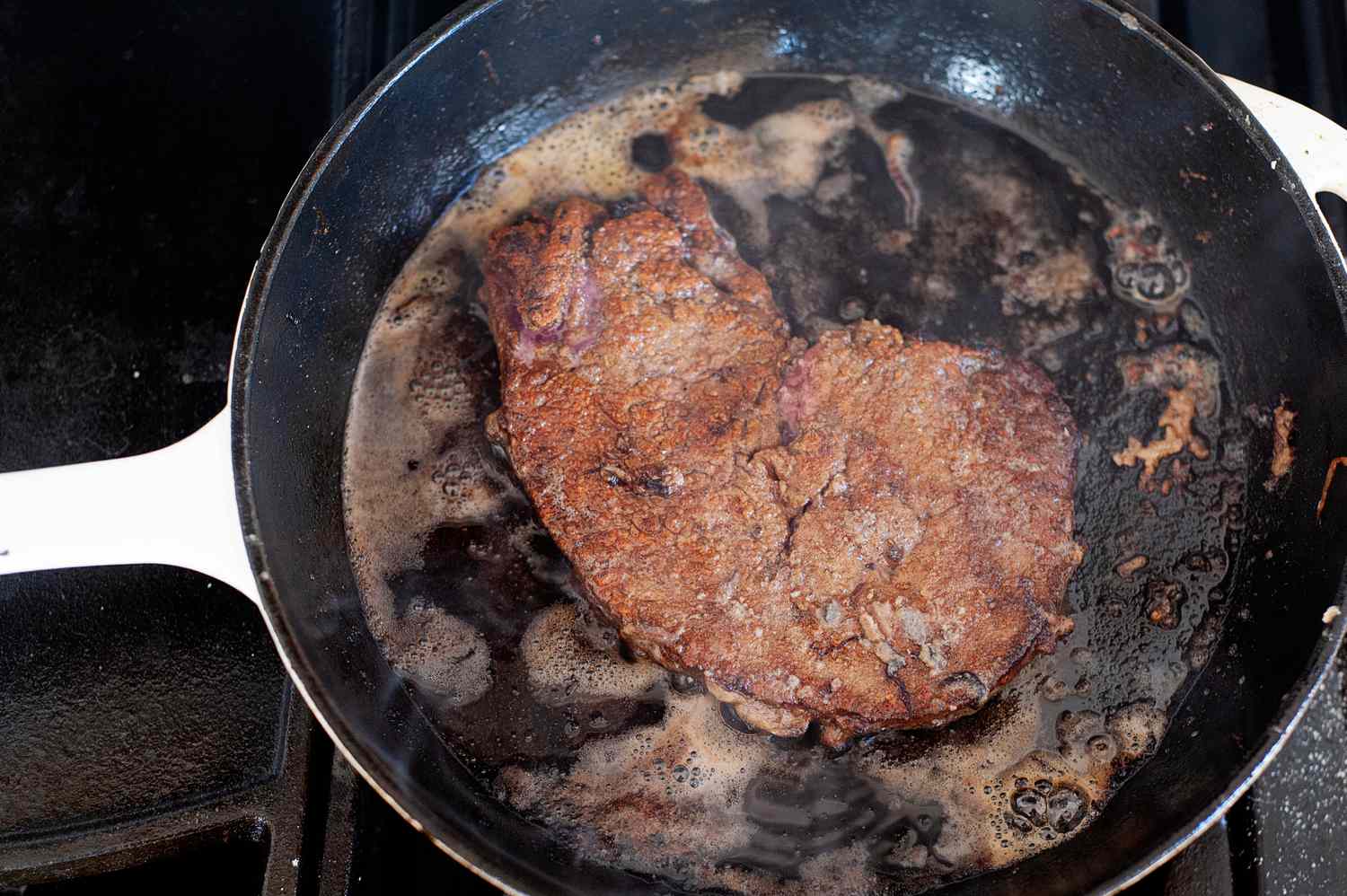 A skillet with cooked liver inside to show how to cook liver.