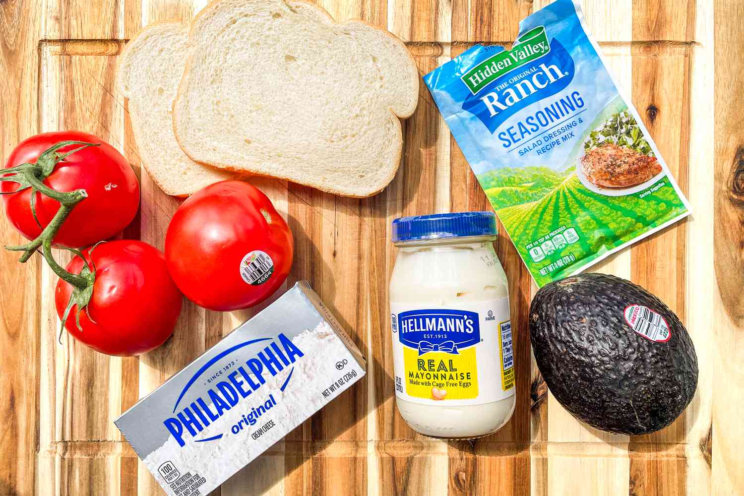 Ingredients to make a tomato sandwich