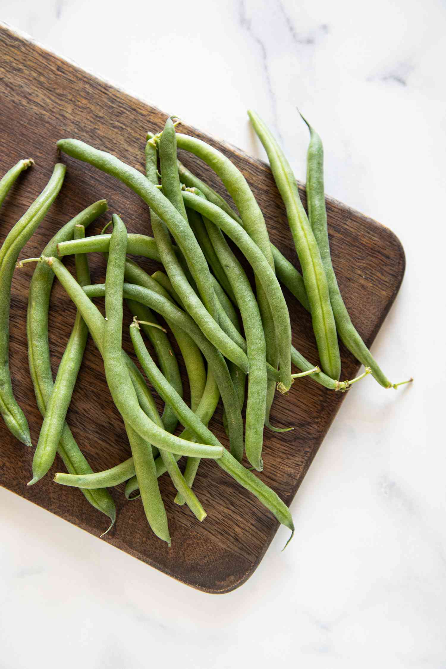 Green beans on a wood cutting board