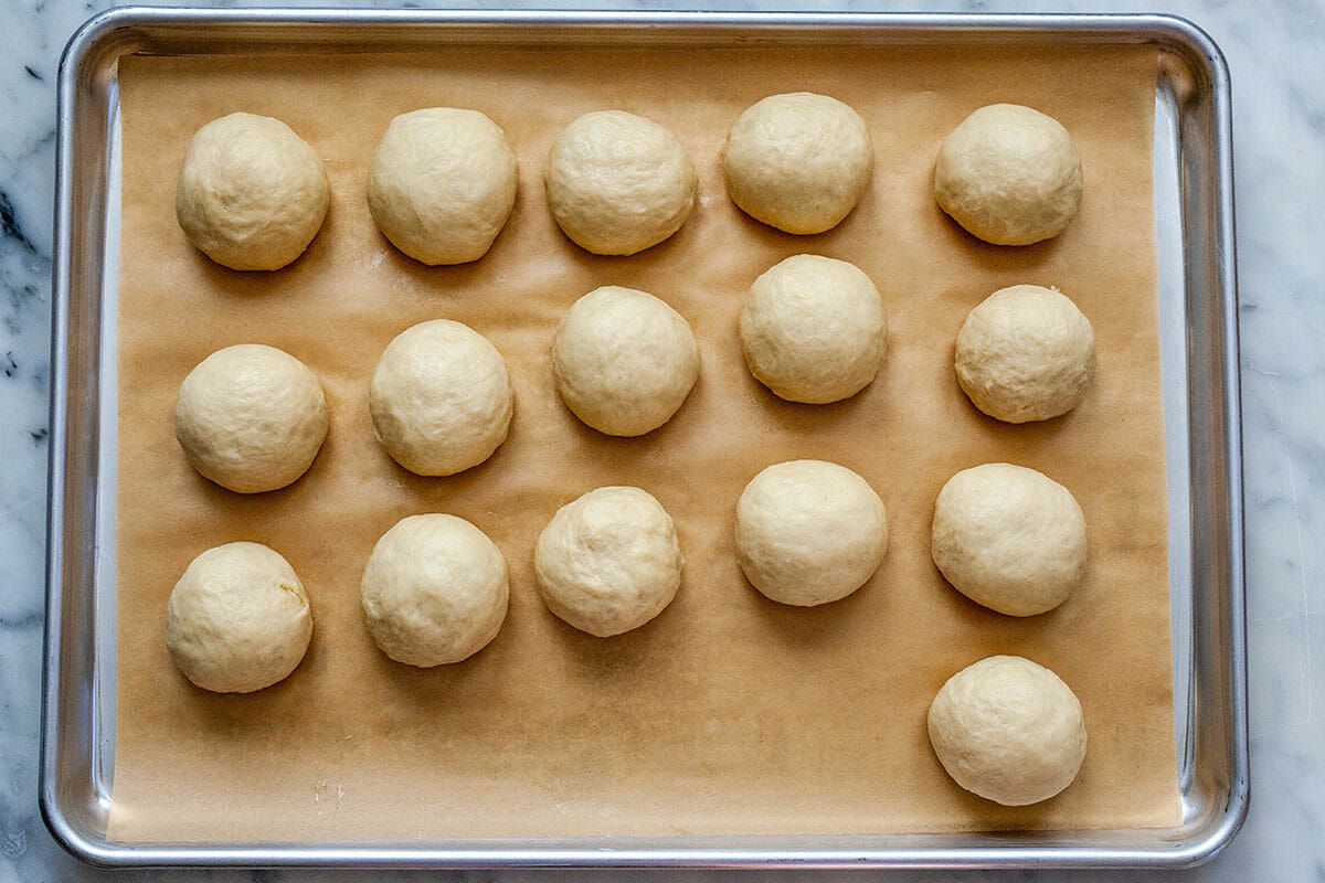 How to Make Dinner Rolls Ahead form the rolls