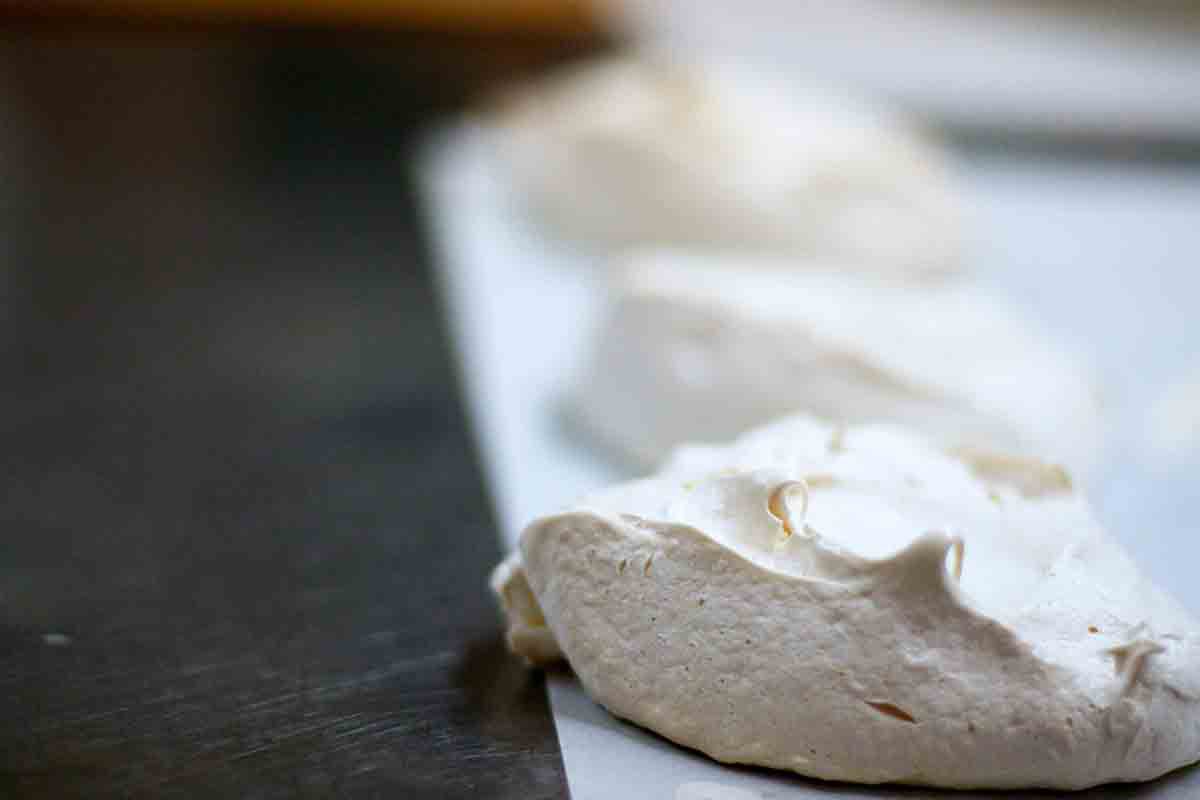 baked pavlova