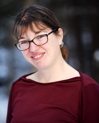 Julie Laing headshot