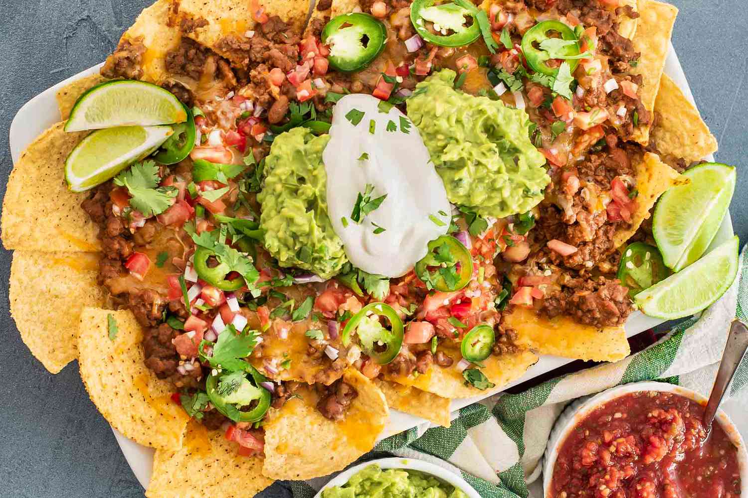 nachos with toppings