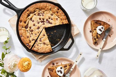 Cookie in cast iron skillet