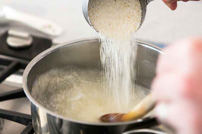 making the grits in pot