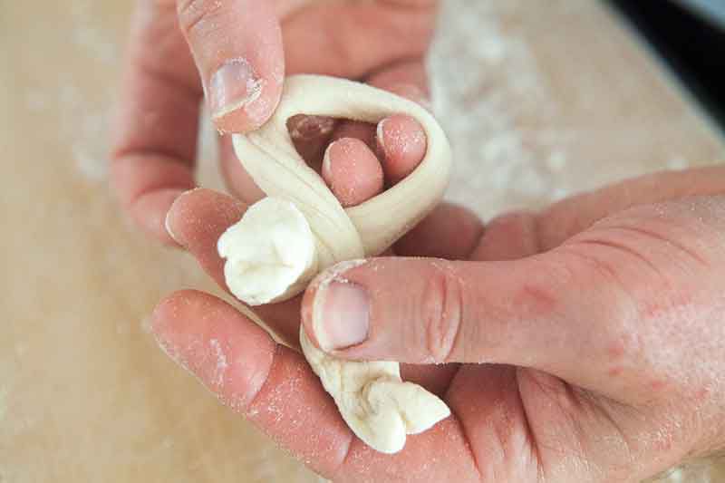 garlic-knots-method-3