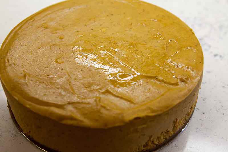 removing pumpkin cheesecake from pan