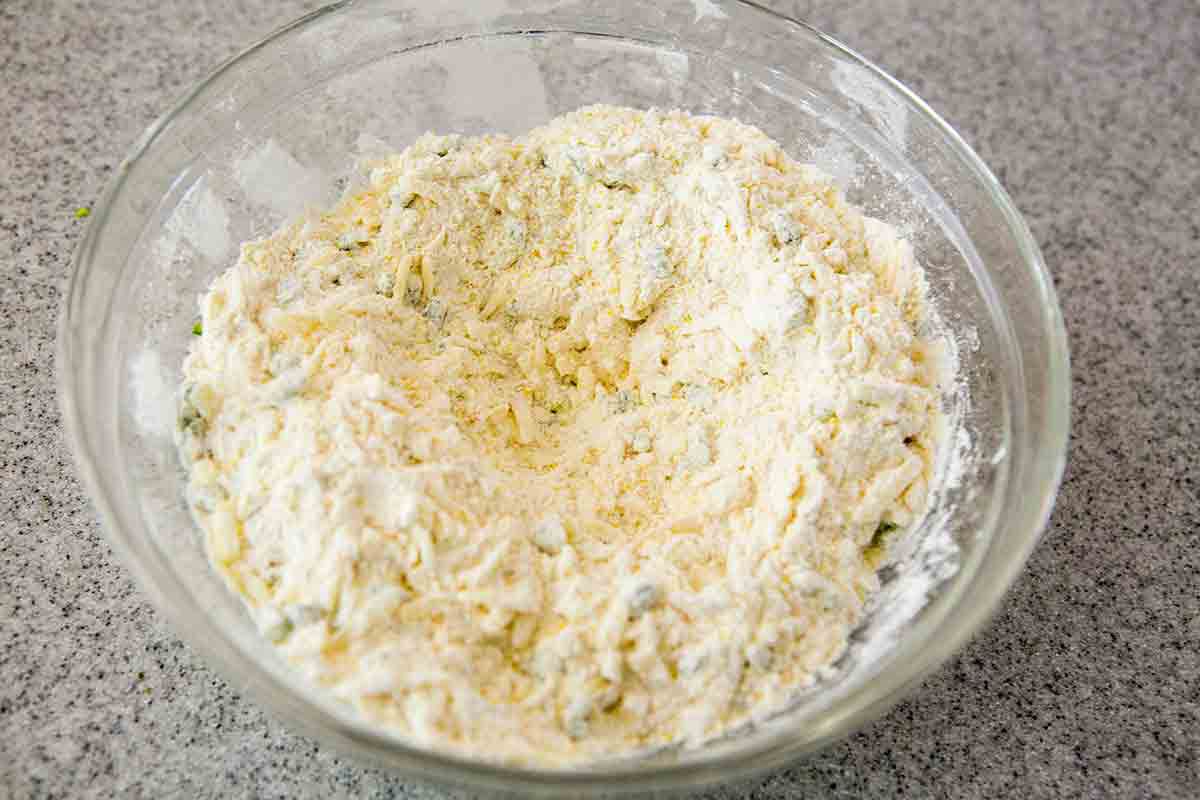 mix dry ingredients for cheddar biscuits