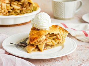 Homemade Apple Pie Recipe with Ice Cream