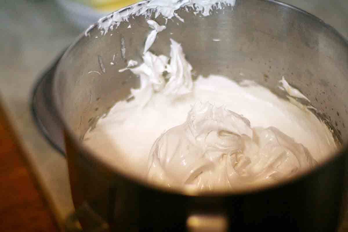 whipped pavlova meringue