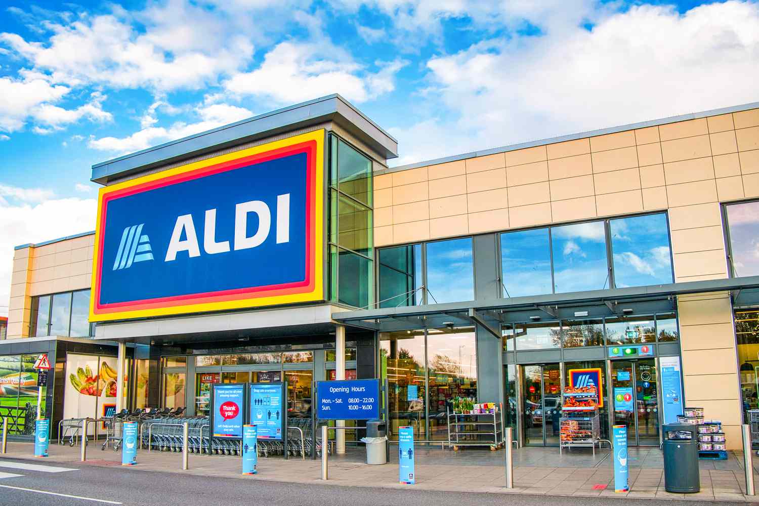 Exterior of an Aldi store with a parking lot and signage visible