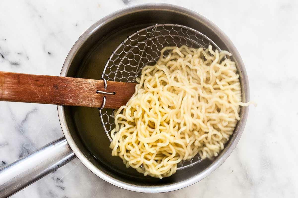 cook the noodles for Quick Ramen Noodle Soup With Chicken