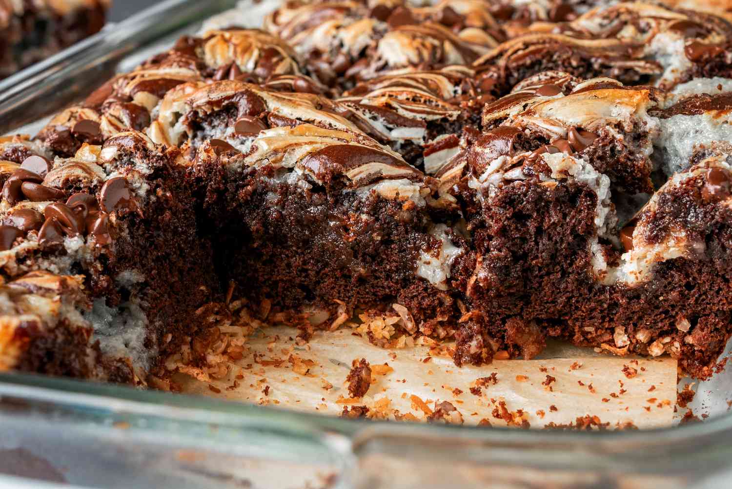 earthquake cake in a glass pyrex dish (close-up of cross section)