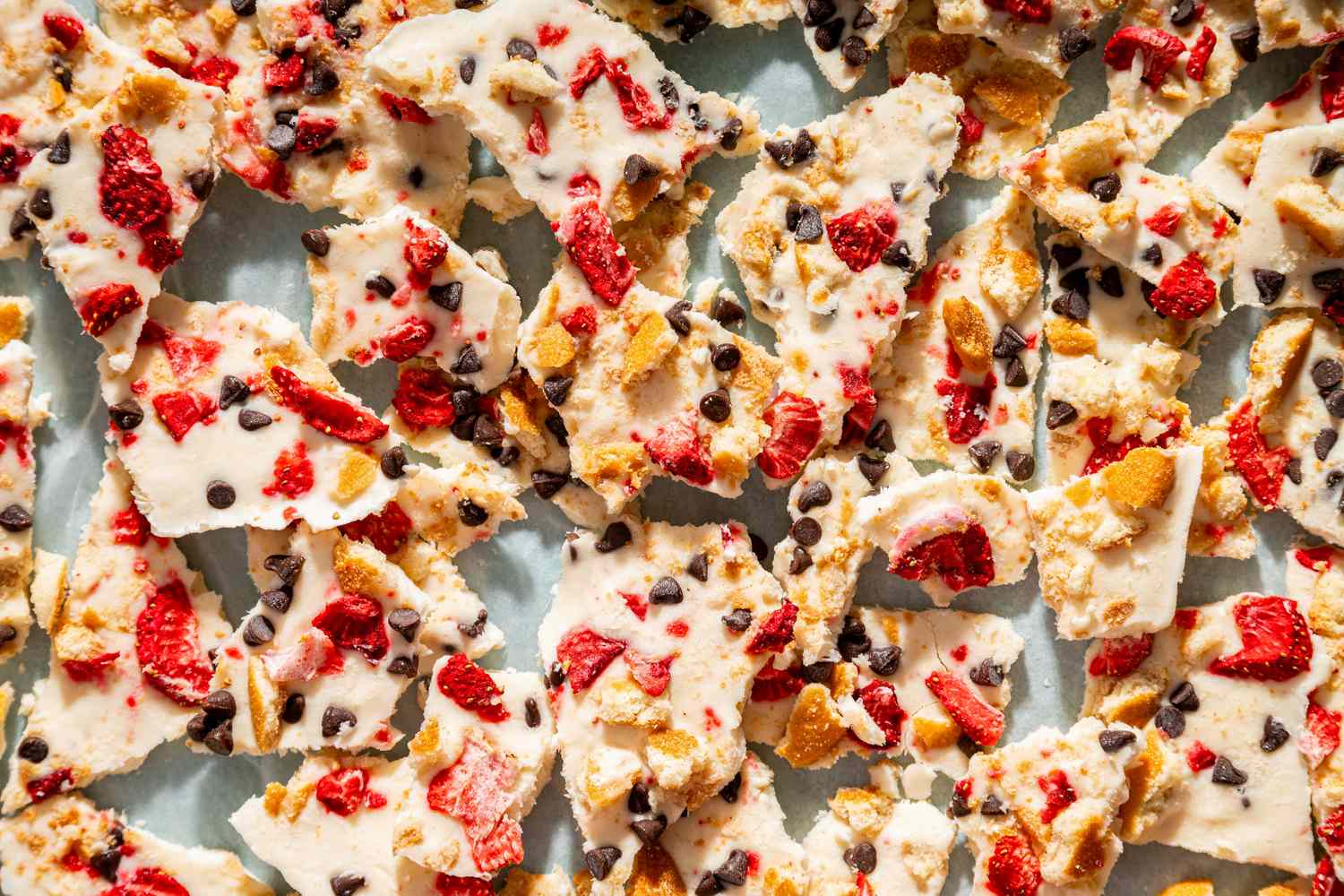 close up of Fro-Yo Bark pieces