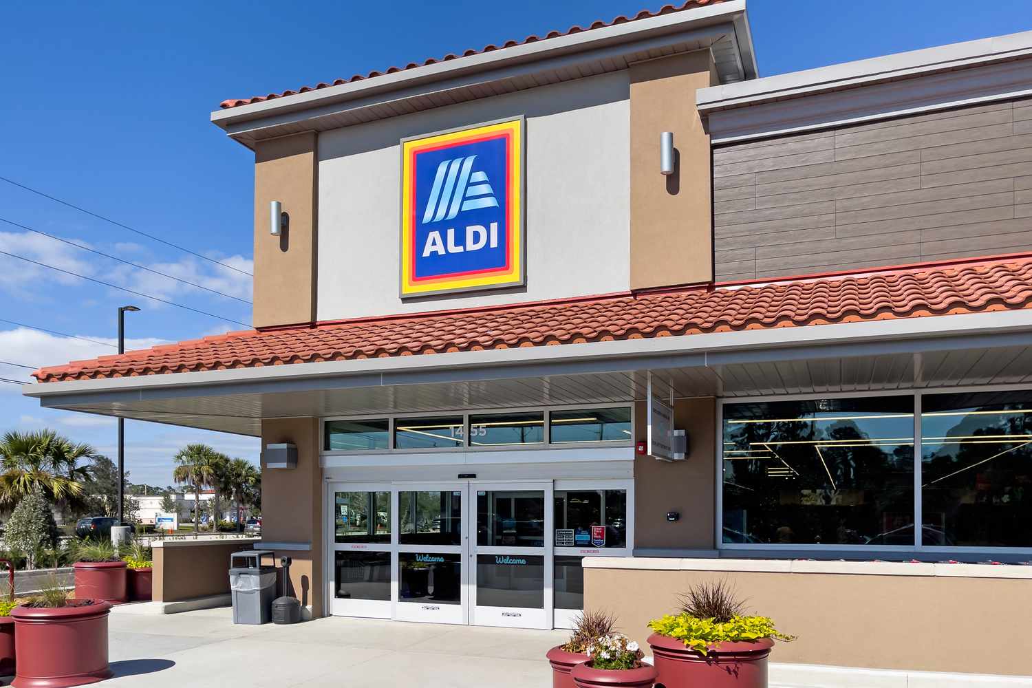 Outside view of an ALDI storefront