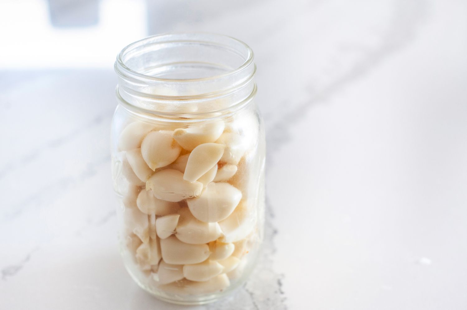 Garlic in a Jar for Pickled Garlic