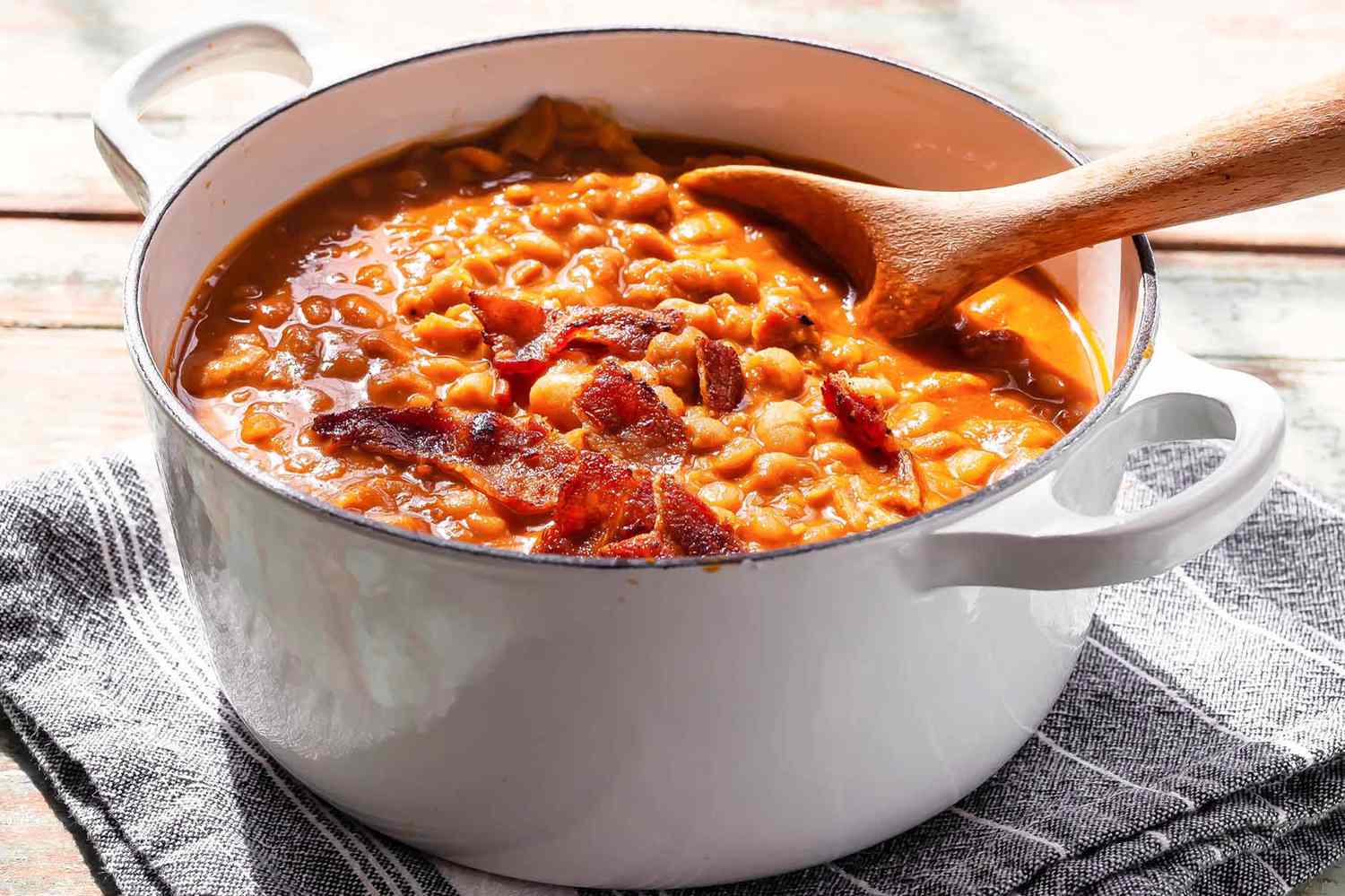 Pot of baked beans 