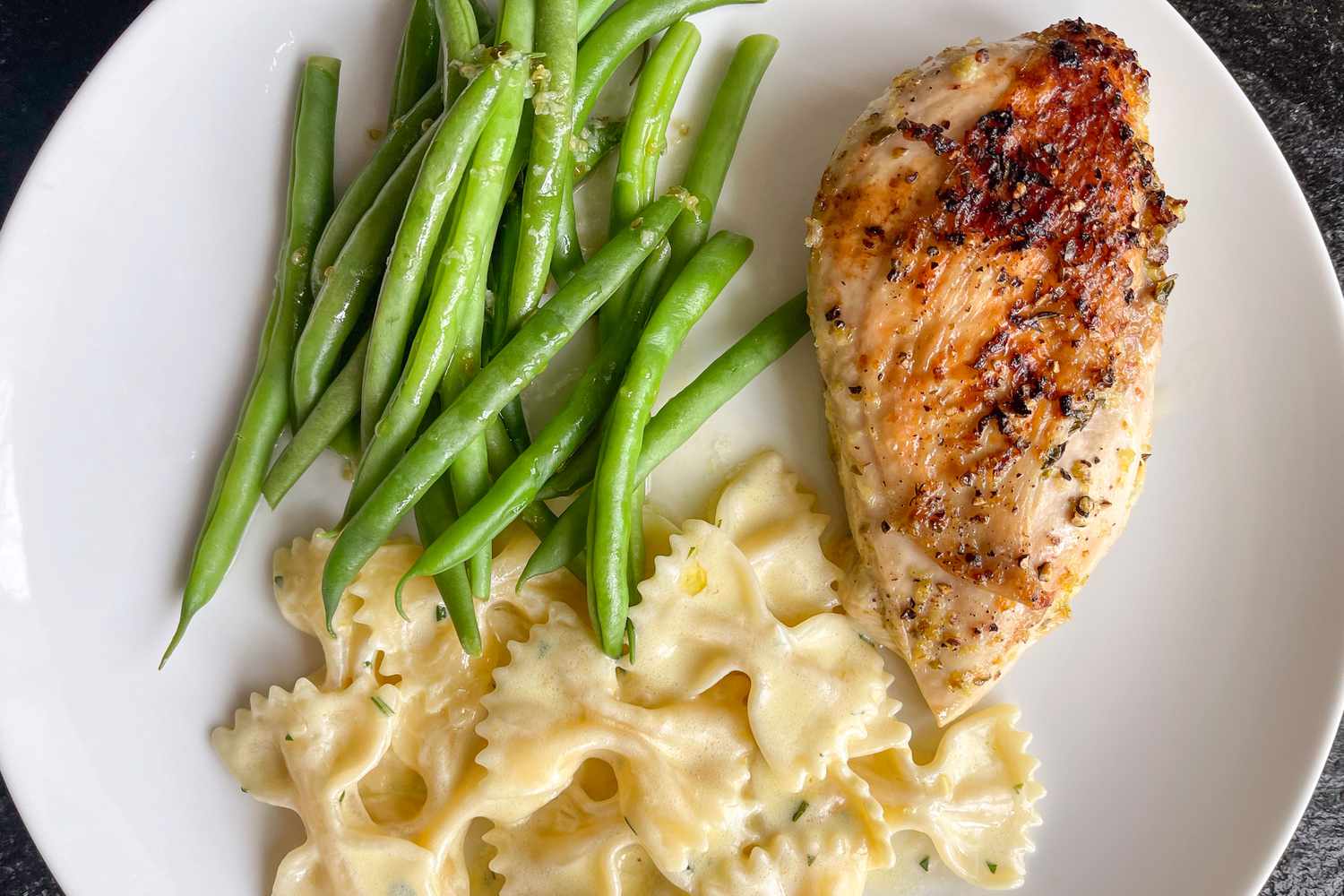 Lemon chicken breasts with pasta and green beans