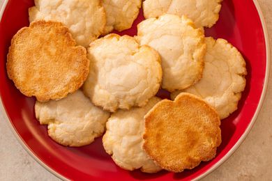 Smash sugar cookies on a plate 