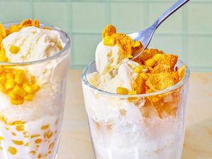 Maiz Con Hielo (Iced Corn with Milk), close up with spoon