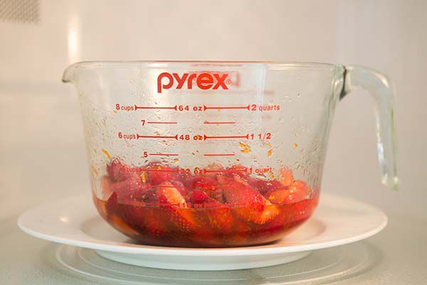 microwave-strawberry-jam-method-2
